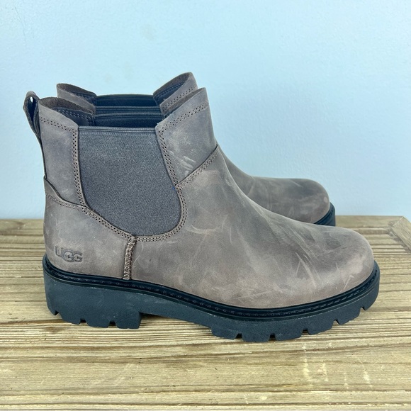 UGG Loxley Boot in Stout - Picture 1 of 7